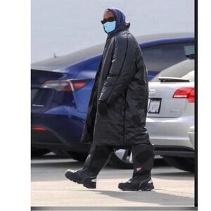 New Balenciaga × Gap × Yeez
Yeezy Gap Engineered by Balenciaga Long Round Jacket